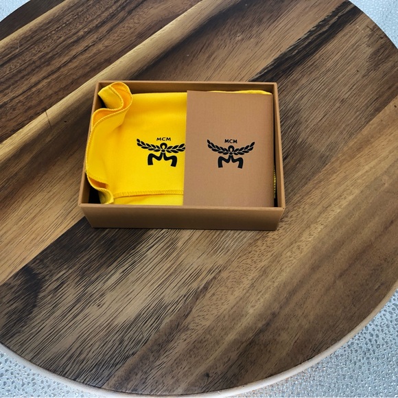 Brand New Authentic MCM Credit Card Holder - Picture 5 of 10